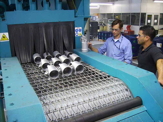 網(wǎng)帶式拋丸機使用圖片 網(wǎng)帶式拋丸機使用圖片